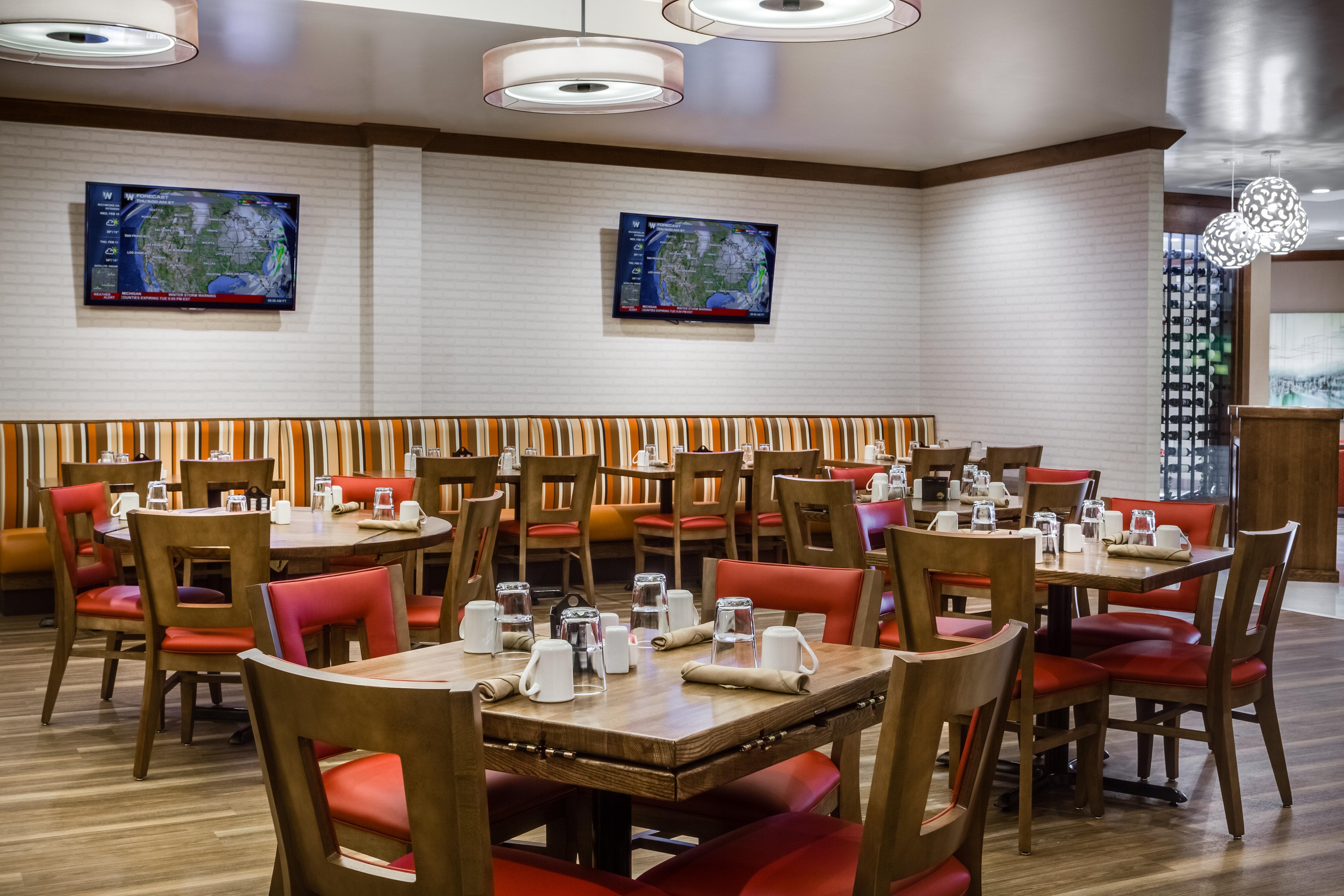 Holiday Inn Dubuque/Galena By Ihg Exterior photo