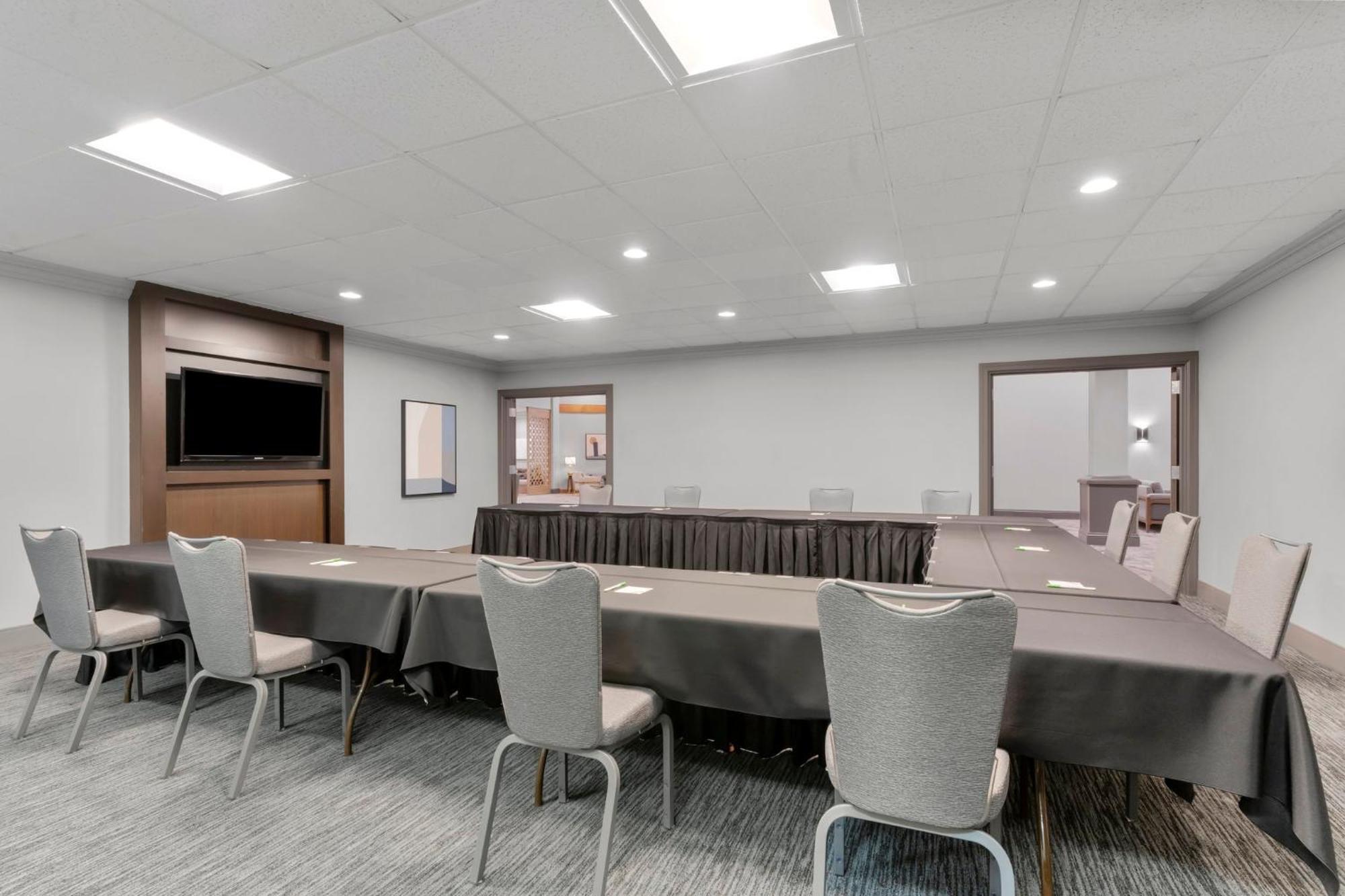 Holiday Inn Dubuque/Galena By Ihg Exterior photo