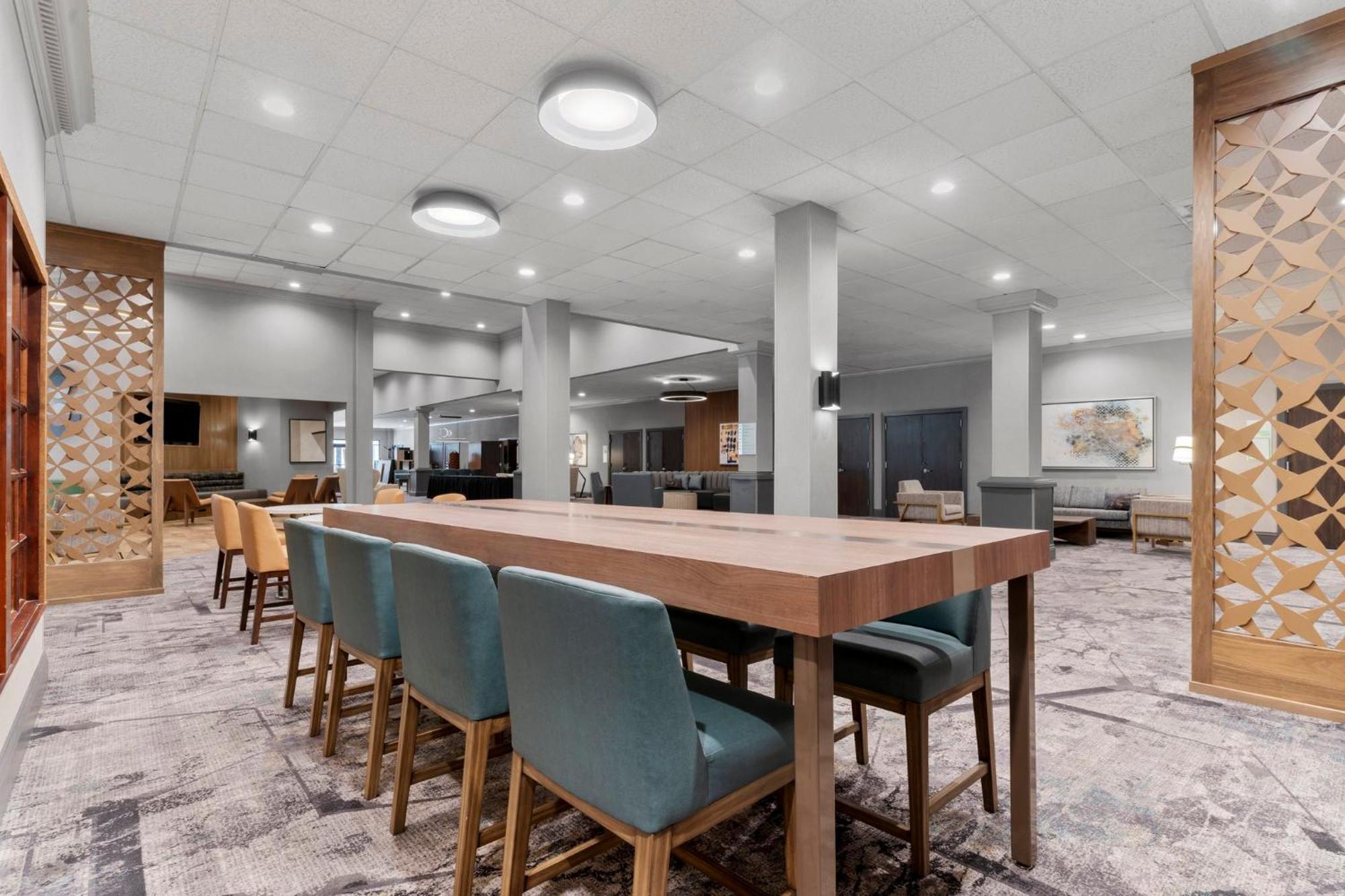 Holiday Inn Dubuque/Galena By Ihg Exterior photo