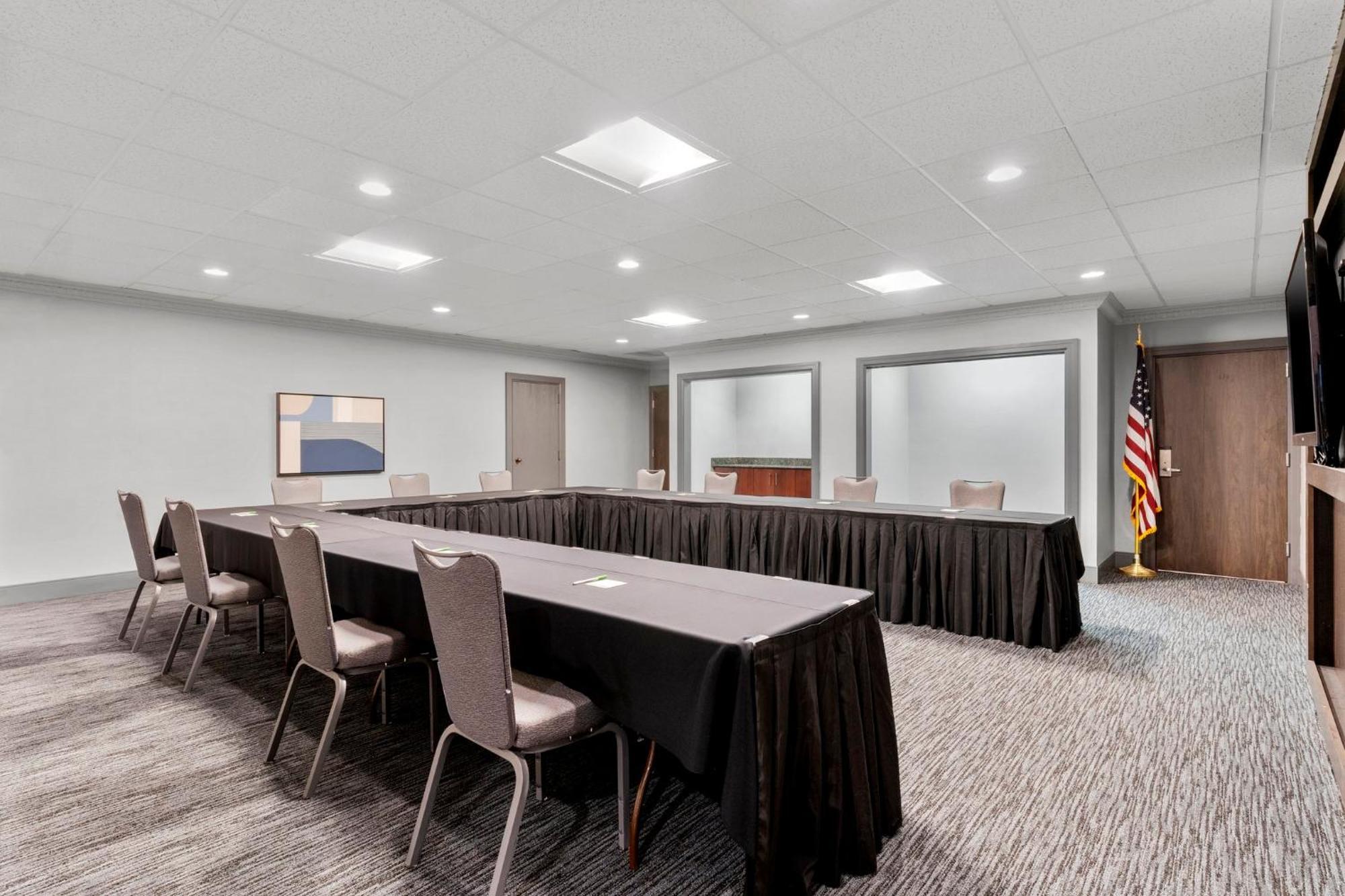 Holiday Inn Dubuque/Galena By Ihg Exterior photo