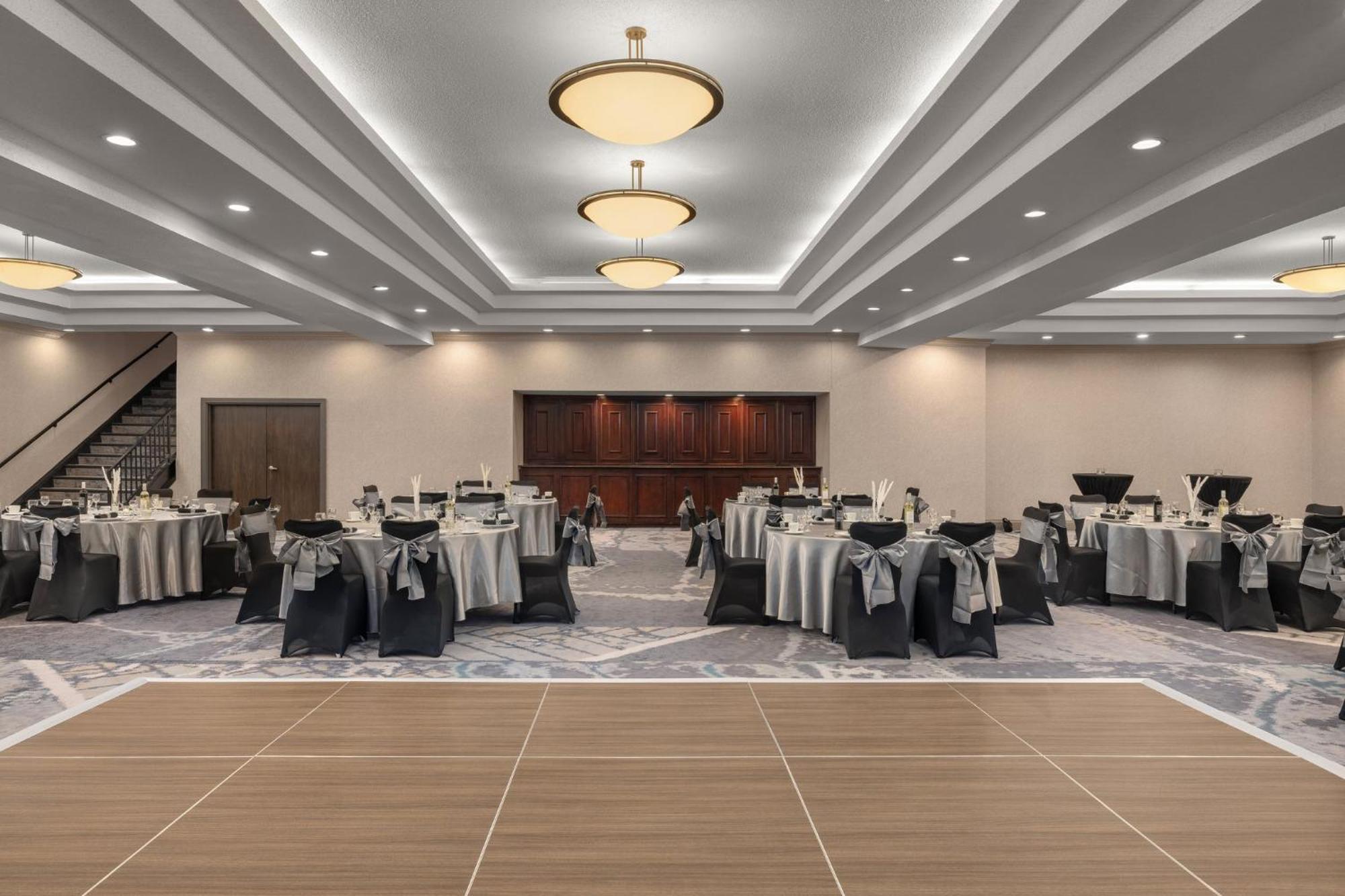 Holiday Inn Dubuque/Galena By Ihg Exterior photo