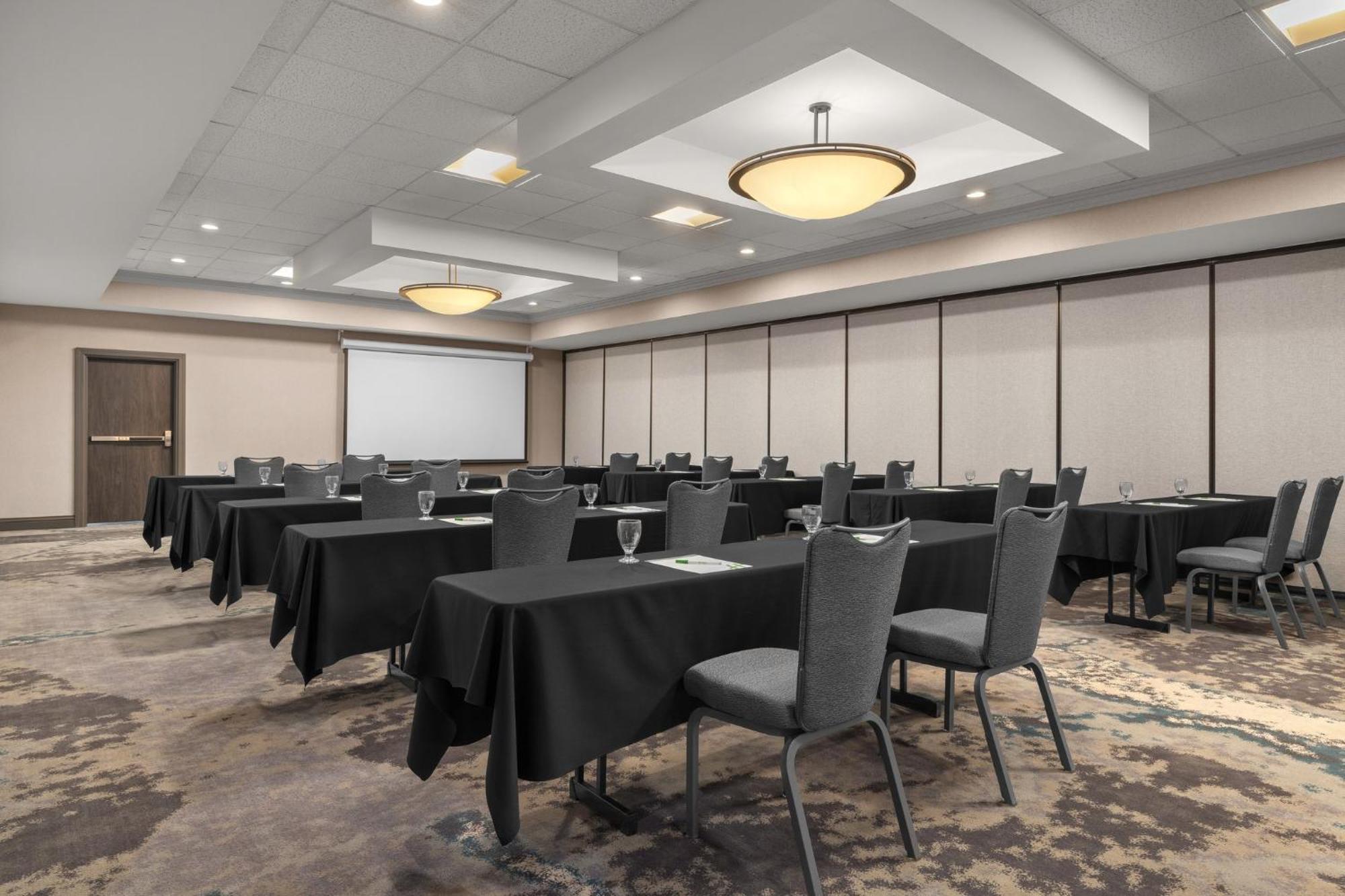 Holiday Inn Dubuque/Galena By Ihg Exterior photo