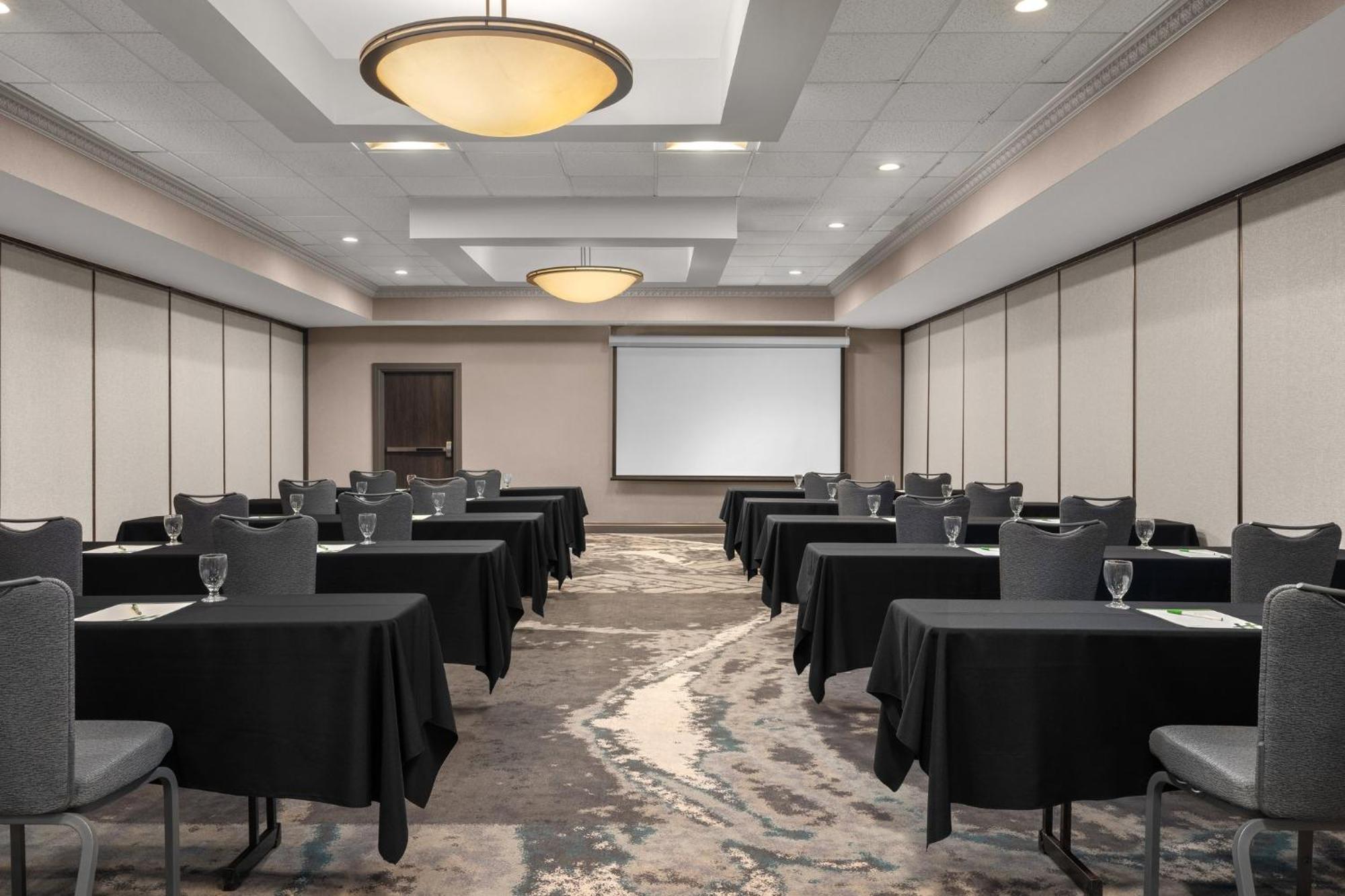 Holiday Inn Dubuque/Galena By Ihg Exterior photo