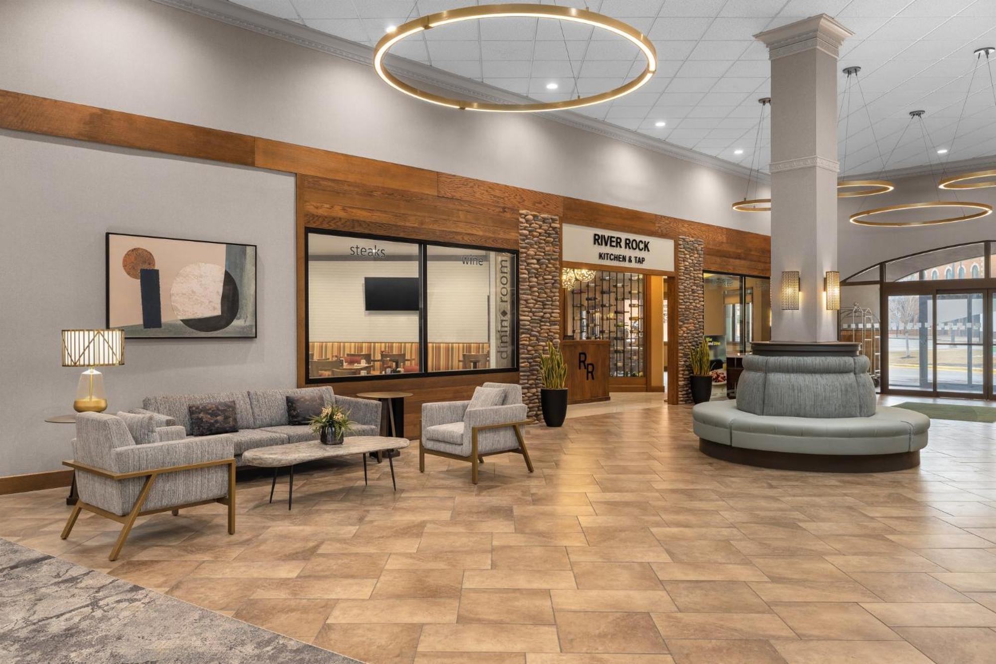 Holiday Inn Dubuque/Galena By Ihg Exterior photo
