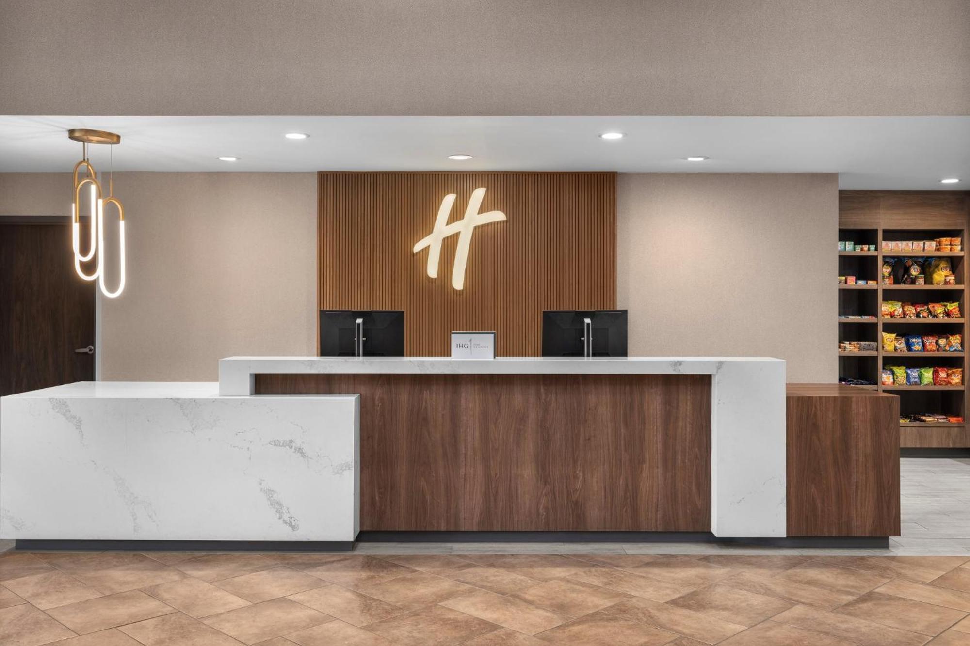 Holiday Inn Dubuque/Galena By Ihg Exterior photo