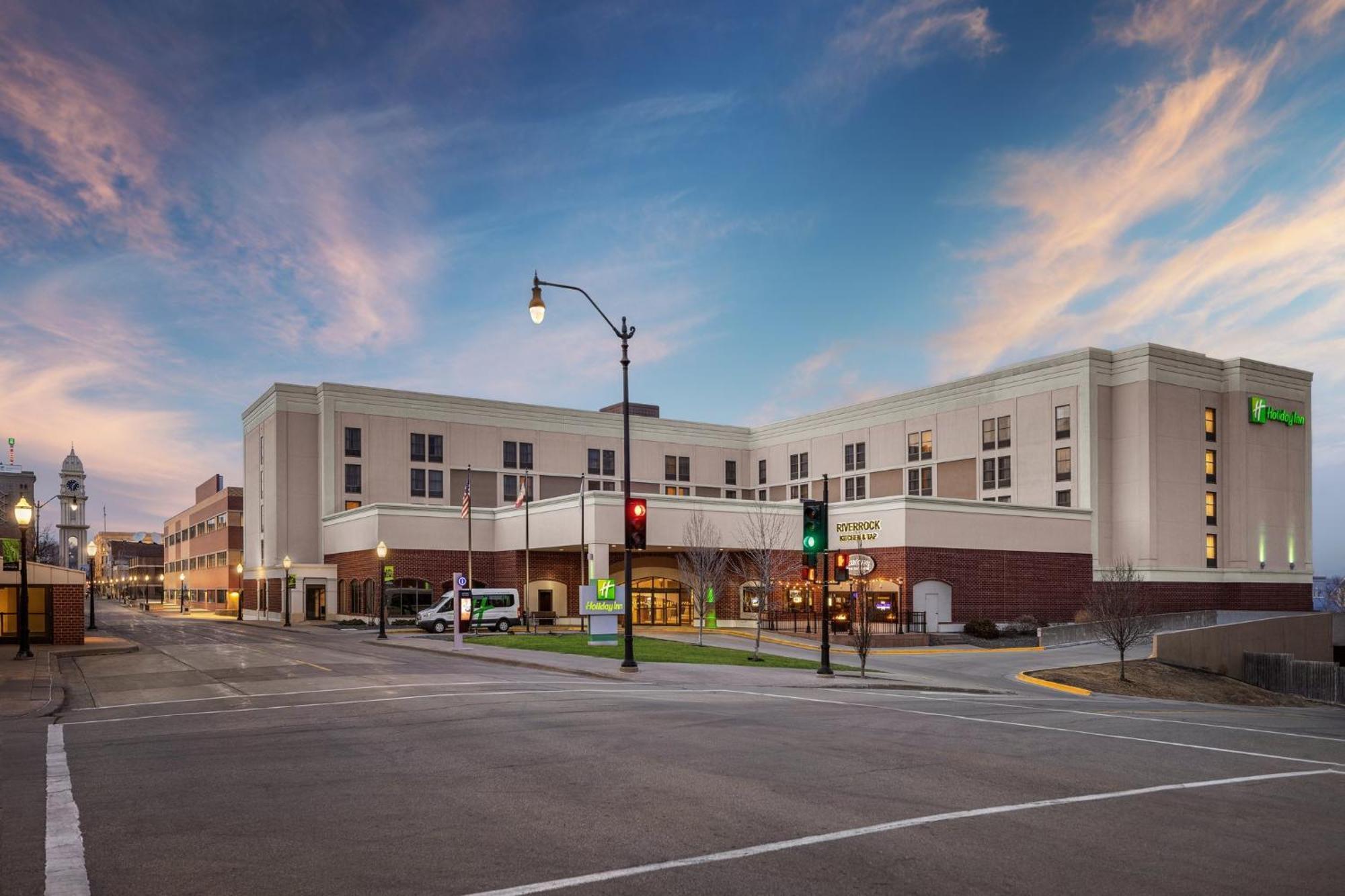 Holiday Inn Dubuque/Galena By Ihg Exterior photo